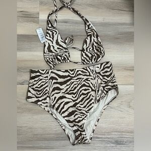 GOOD AMERICAN Animal Print Swimsuit Set